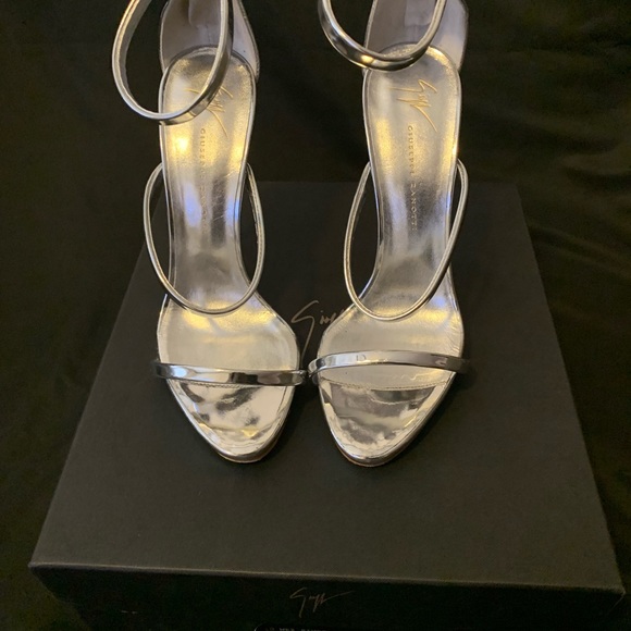 Giuseppe zanotti strap silver heel - Picture 2 of 5
